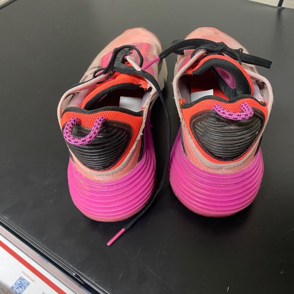 Size 7 - Women’s Nike Air max 2090 multicolor shoes - Picture 3 of 6